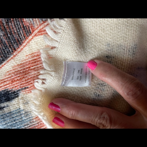 Woven Heart Shawl/Poncho One Size Normal Wear - Picture 7 of 9